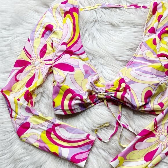 OPEN TO OFFERS!! Adore Me Groovy Floral Long Sleeve Bikini Top Size M - Picture 1 of 4